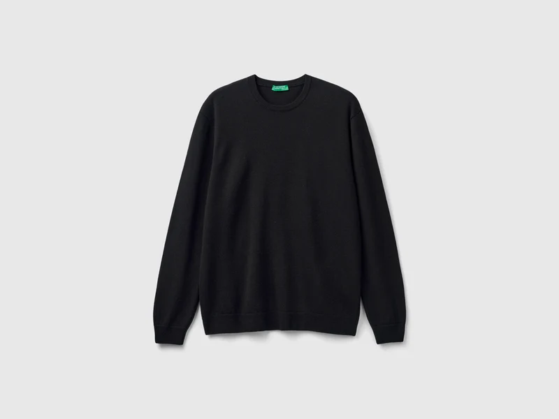 Schwarzer Pullover aus reiner Merinowolle