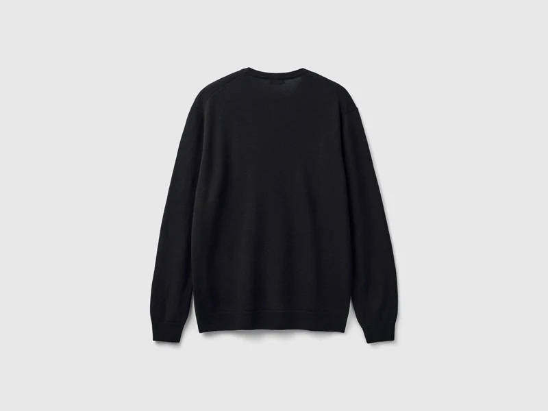 Schwarzer Pullover aus reiner Merinowolle