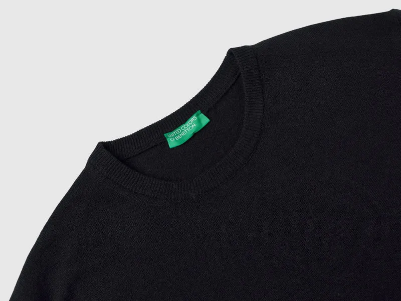 Schwarzer Pullover aus reiner Merinowolle