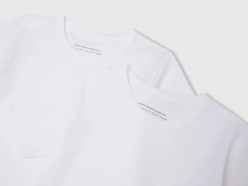 Zwei T-Shirts aus Bio-Stretch-Baumwolle