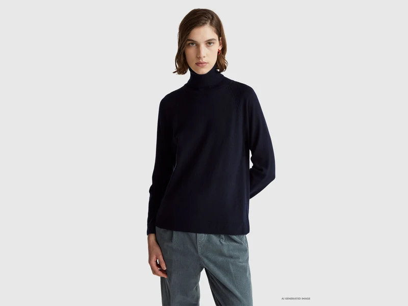 Mitternachtsblauer Rollkragenpullover aus Woll-Kaschmir-Mix