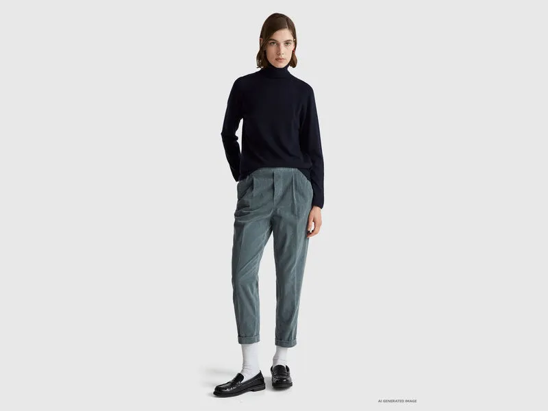 Mitternachtsblauer Rollkragenpullover aus Woll-Kaschmir-Mix