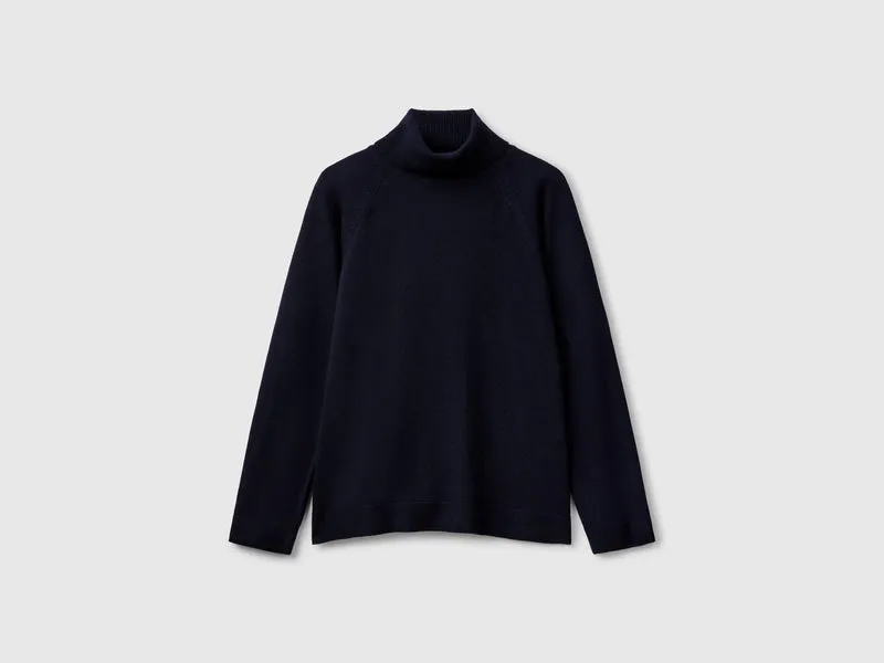 Mitternachtsblauer Rollkragenpullover aus Woll-Kaschmir-Mix