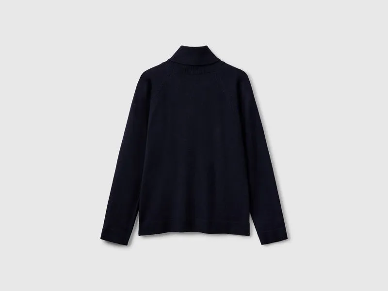 Mitternachtsblauer Rollkragenpullover aus Woll-Kaschmir-Mix