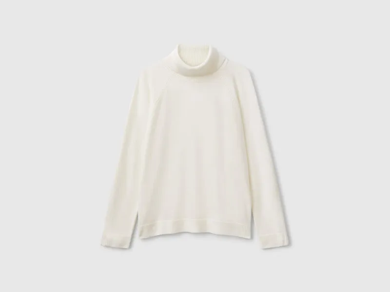 Cremefarbener Rollkragenpullover aus einer Woll-Kaschmir-Mischung