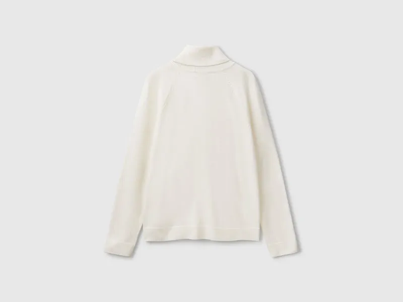 Cremefarbener Rollkragenpullover aus einer Woll-Kaschmir-Mischung