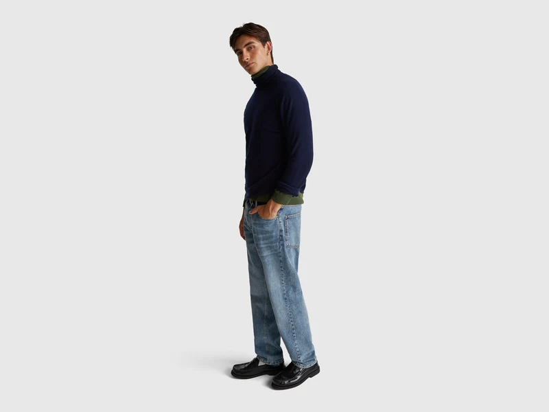 Dunkelblauer Rollkragenpullover aus reiner Merinowolle