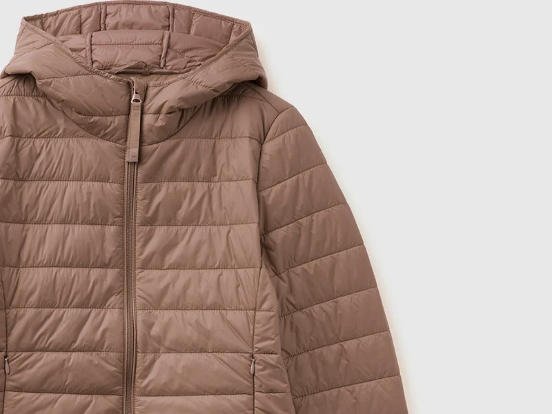 Leichte Daunenjacke mit Kapuze