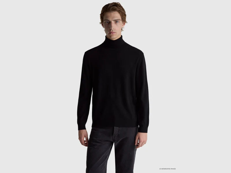 Schwarzer Rollkragenpullover aus reiner Merinowolle