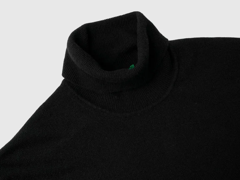 Schwarzer Rollkragenpullover aus reiner Merinowolle