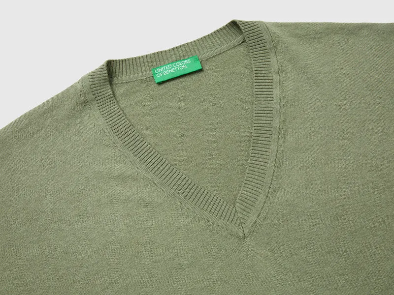 Pullover mit V-Ausschnitt aus Baumwolle und Wolle