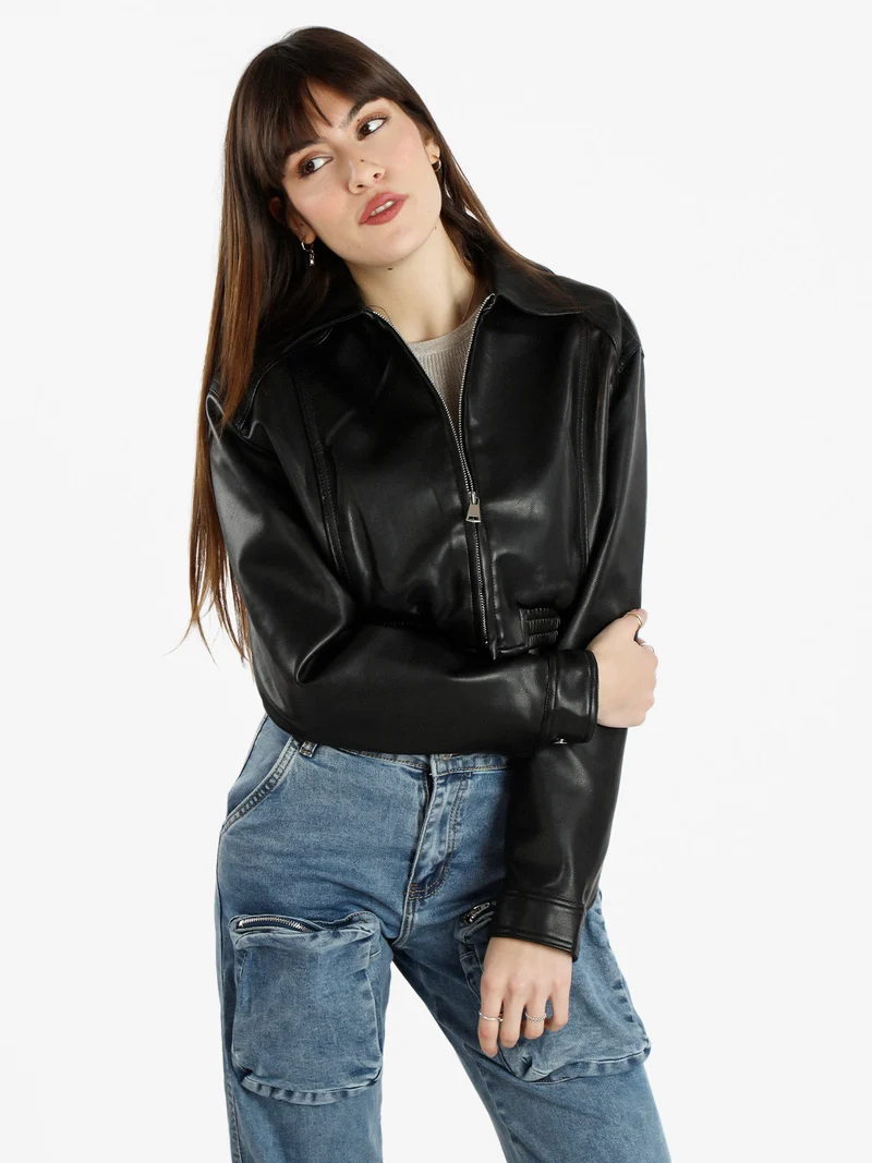 Giacca cropped da donna in ecopelle - nero
