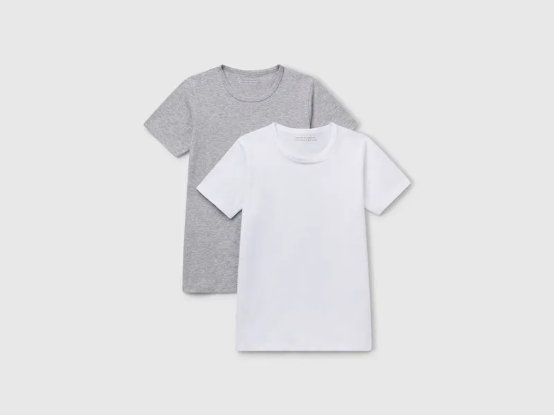 Zwei T-Shirts aus Bio-Stretch-Baumwolle
