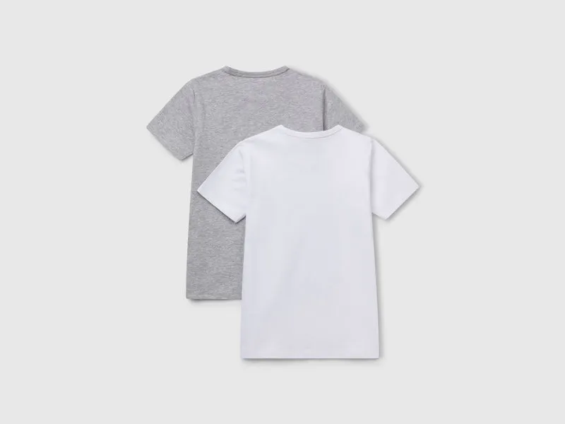 Zwei T-Shirts aus Bio-Stretch-Baumwolle