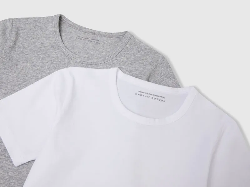 Zwei T-Shirts aus Bio-Stretch-Baumwolle
