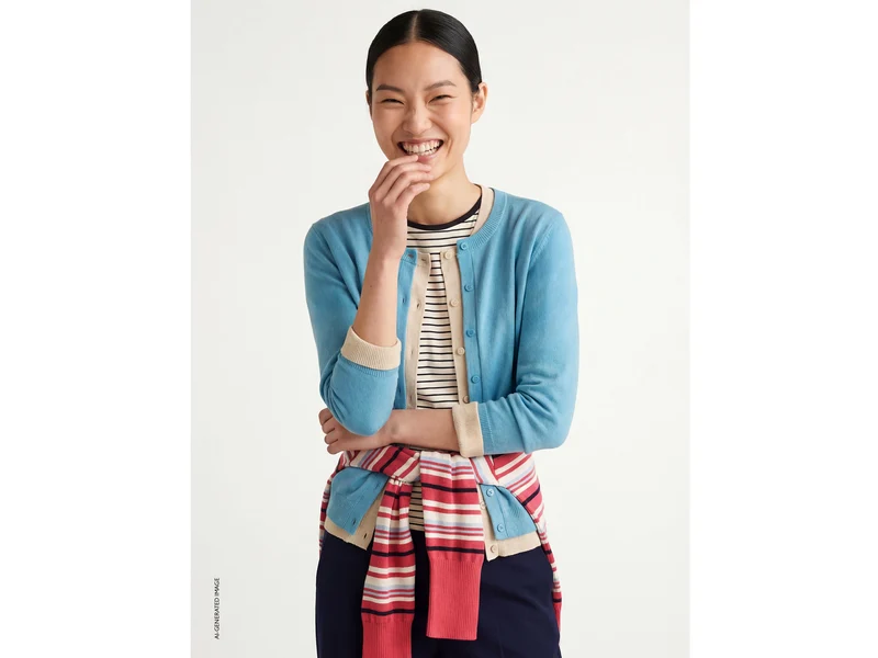 Hellblaue Strickjacke mit Rundhalsausschnitt aus reiner Merinowolle
