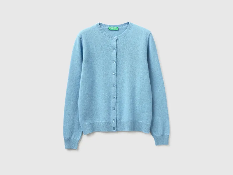 Hellblaue Strickjacke mit Rundhalsausschnitt aus reiner Merinowolle