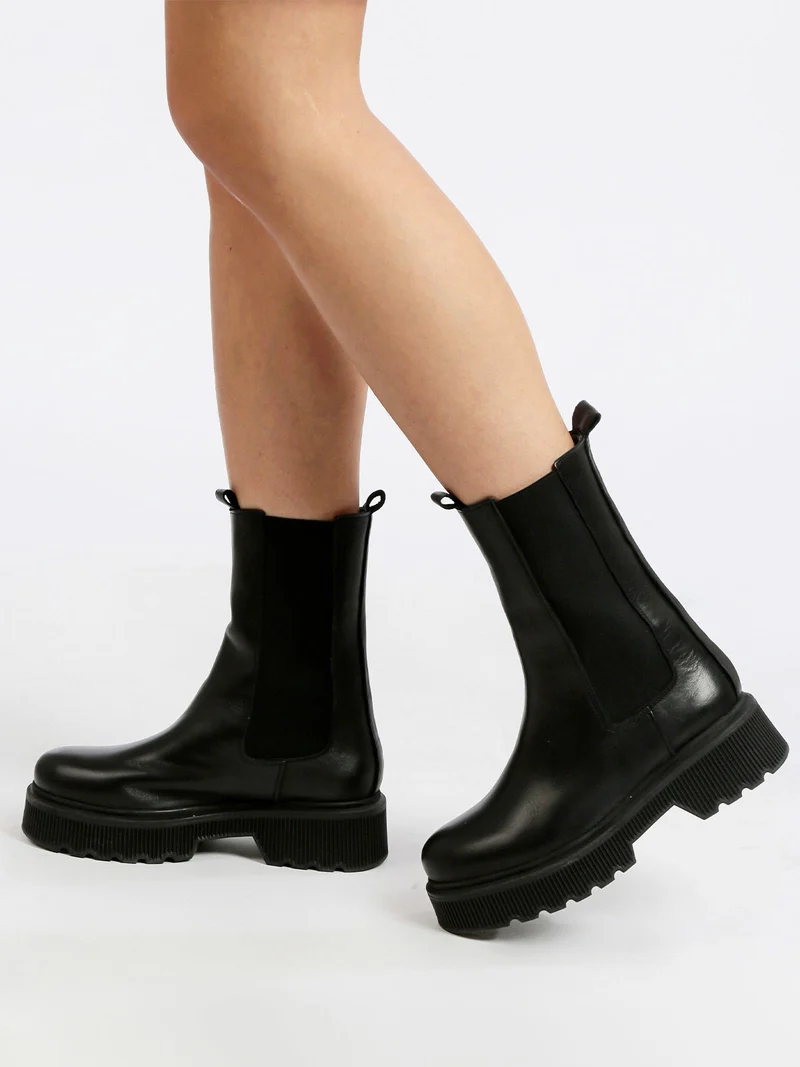 Stivaletti in pelle donna con tacco e plateau - nero