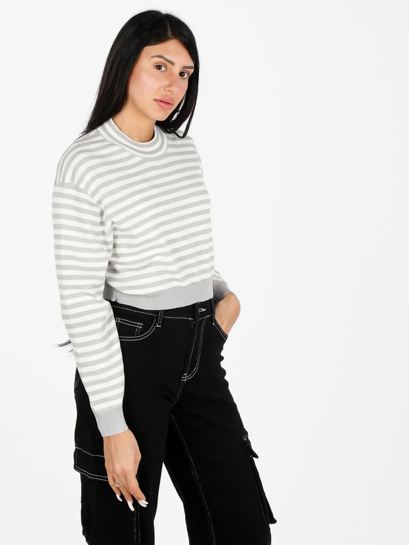 Pullover cropped da donna a righe - grigio
