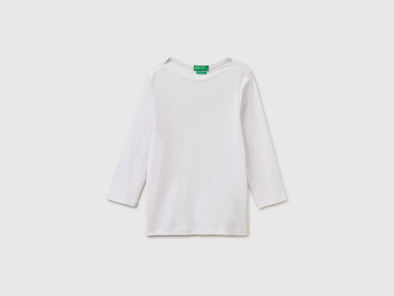 Schmal geschnittenes T-Shirt mit U-Boot-Ausschnitt