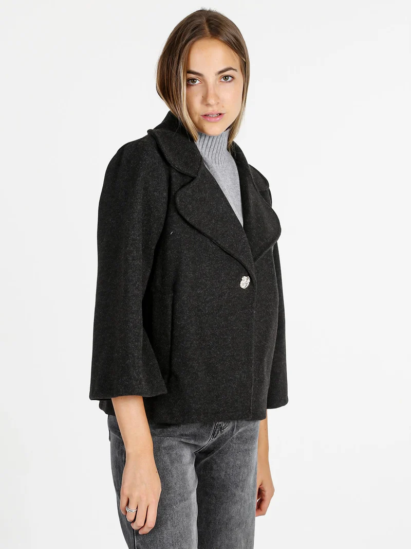 Cappotto corto donna oversize monobottone con maniche a campana - nero