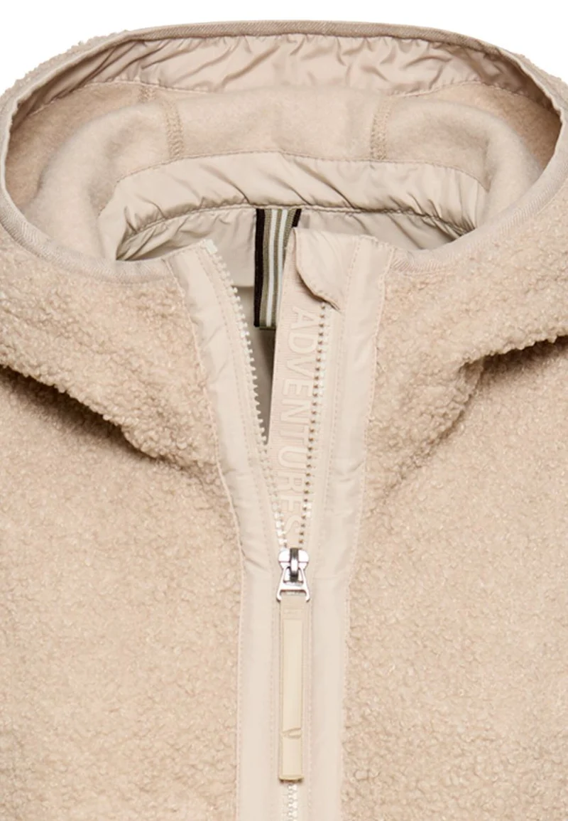 Teddyjacke mit wärmenden Taschenfutter