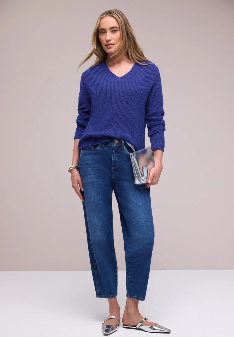 LTD QR_V-neck sweater
