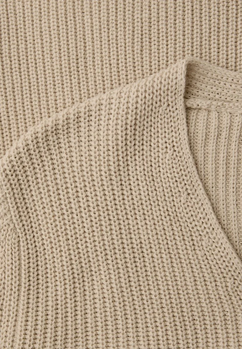 LTD QR_V-neck sweater
