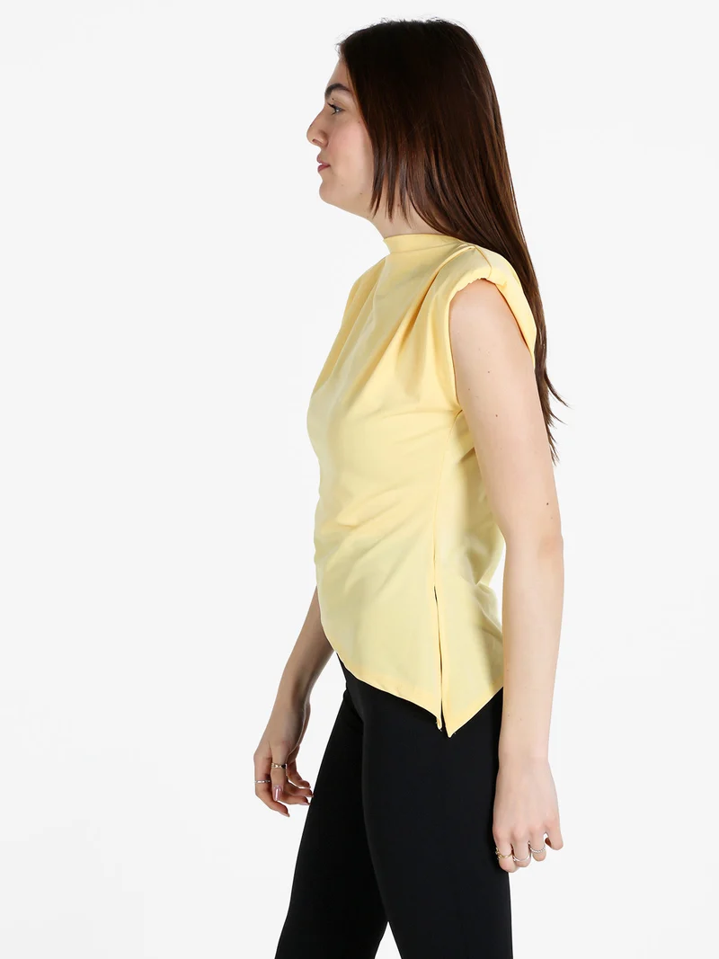 Top donna con spalle imbottite e finale a punta - giallo