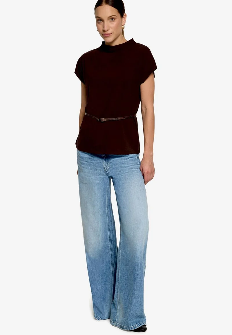 T-Shirt mit Gürtel