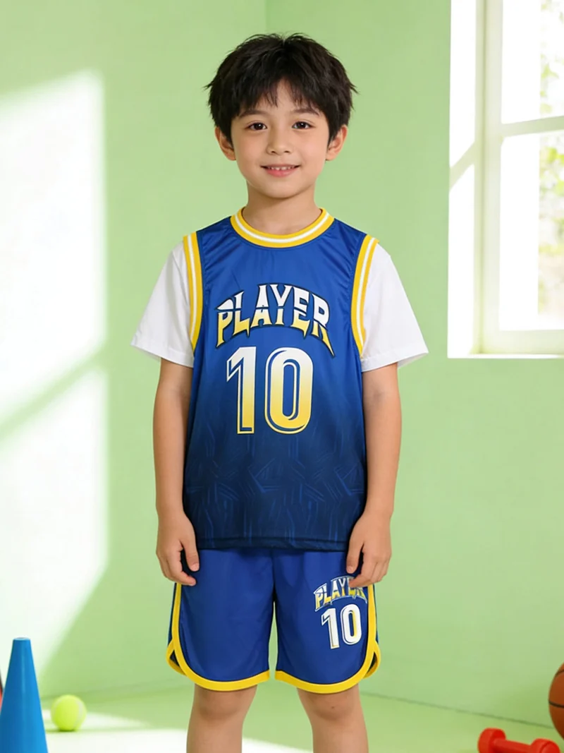 Completo corto da ragazzo sportivo con t-shirt e bermuda - blu