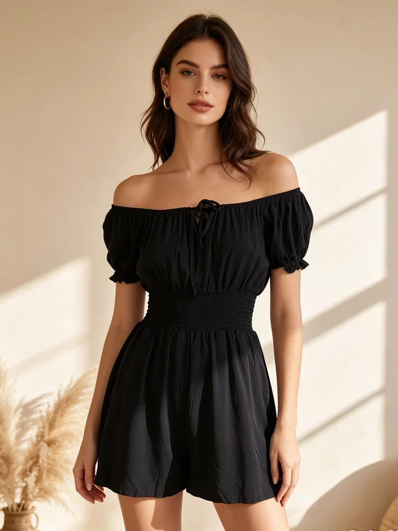 Tuta jumpsuite corta da donna con scollo a barca - nero