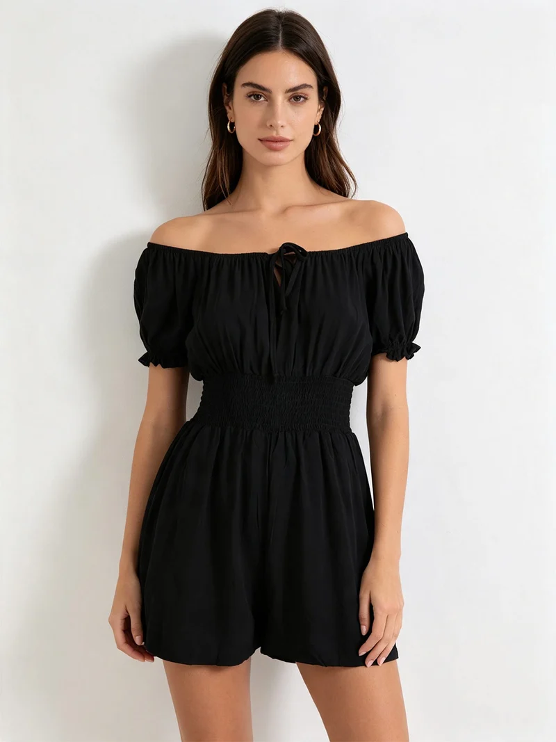 Tuta jumpsuite corta da donna con scollo a barca - nero