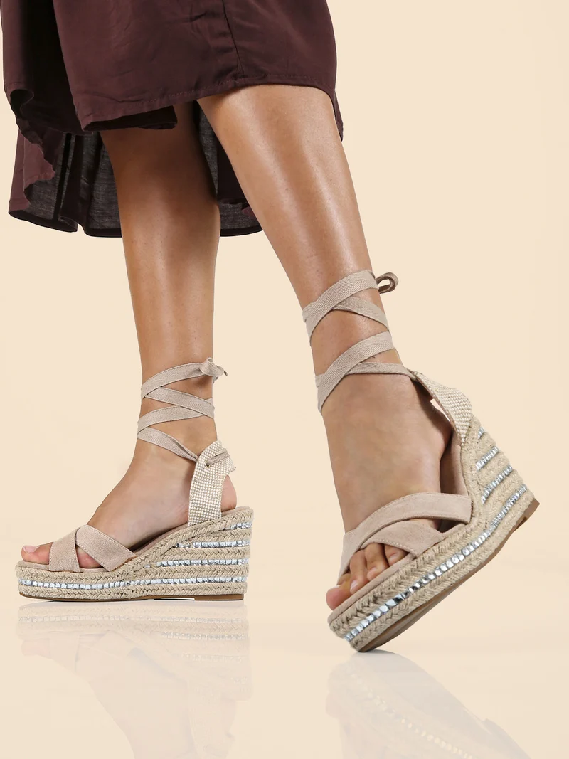 Sandali donna con zeppa con allacciatura alla schiava - beige