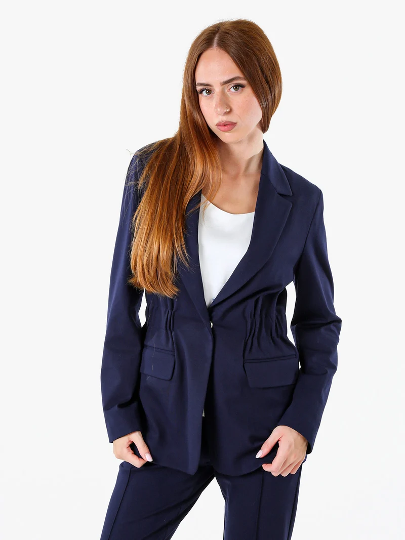 Completo elegante da donna con blazer e pantaloni con finale a zampa - blu