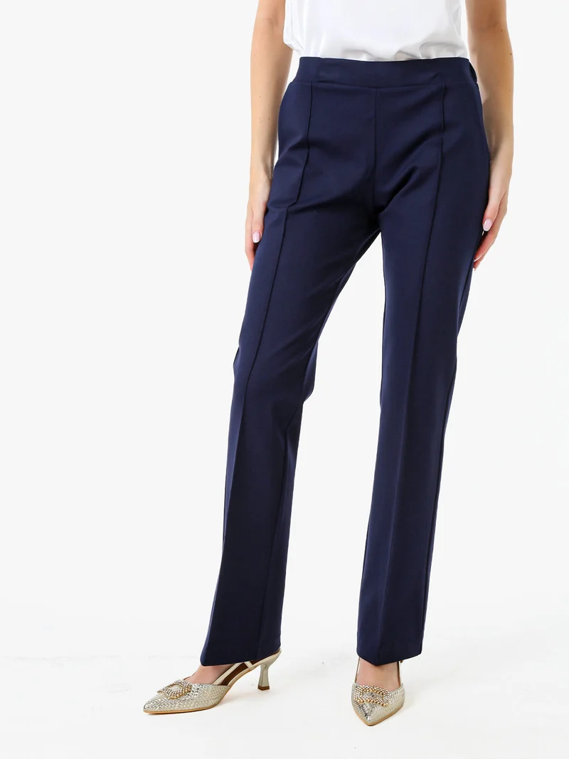 Completo elegante da donna con blazer e pantaloni con finale a zampa - blu