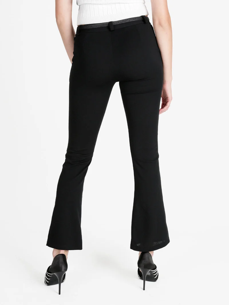 Pantaloni slim fit da donna con finale a zampa - nero