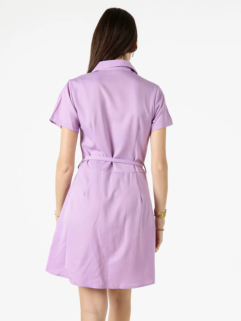 Abito a camicia da donna con maniche corte e bottoni - lilla