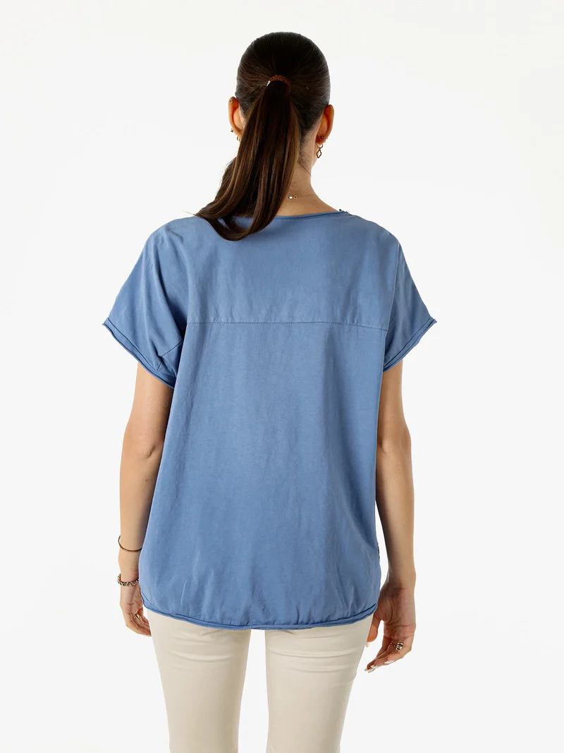 T-shirt donna in misto cotone con maniche a pipistrello e micro borchie - blu