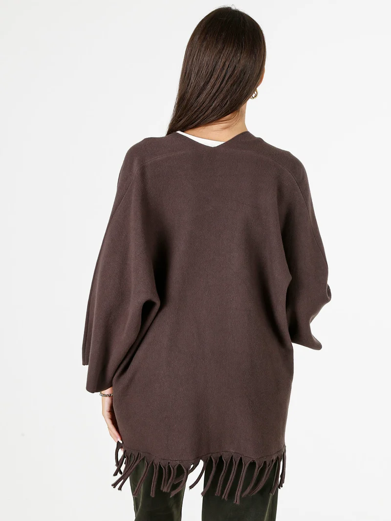 Cardigan aperto da donna in maglia con maniche a campana e frange sul fondo - moro