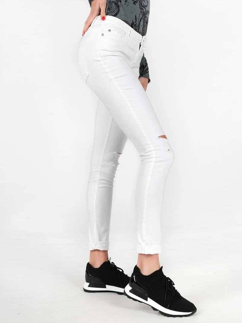 Jeans elasticizzati con strappi - bianco