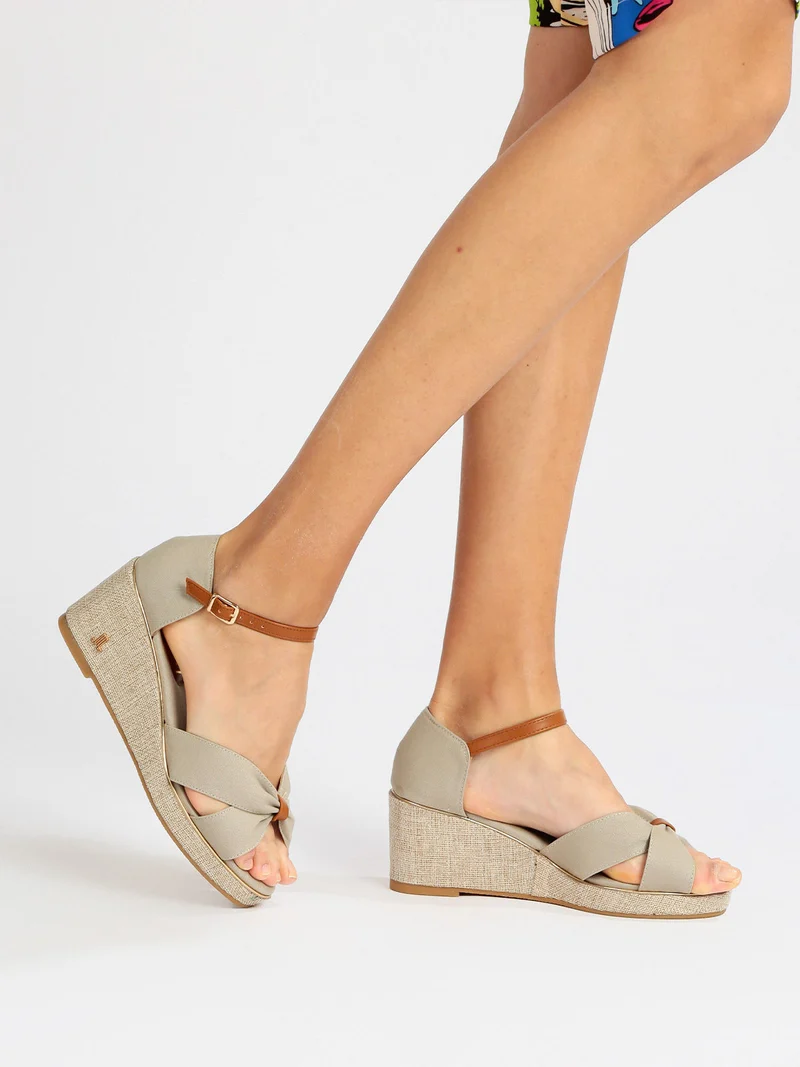 Sandali donna con zeppa - fango