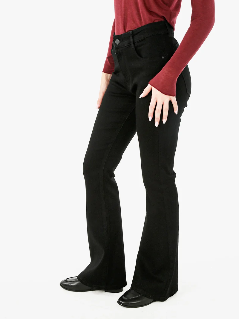 Pantaloni jeans donna push-up a zampa - nero