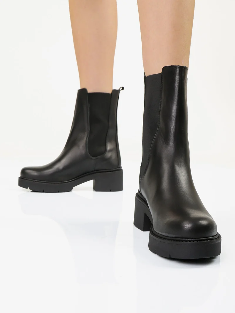 Stivaletti chelsea in pelle da donna - nero