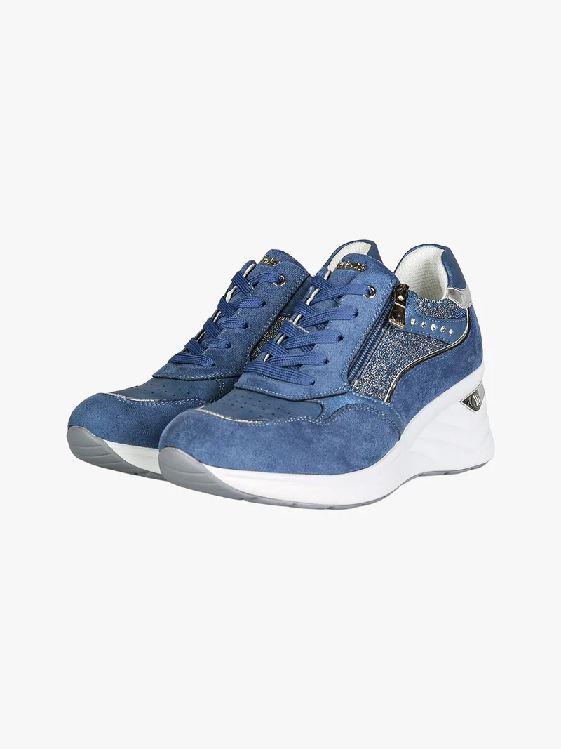 Sneakers donna scamosciate con zeppa - jeans