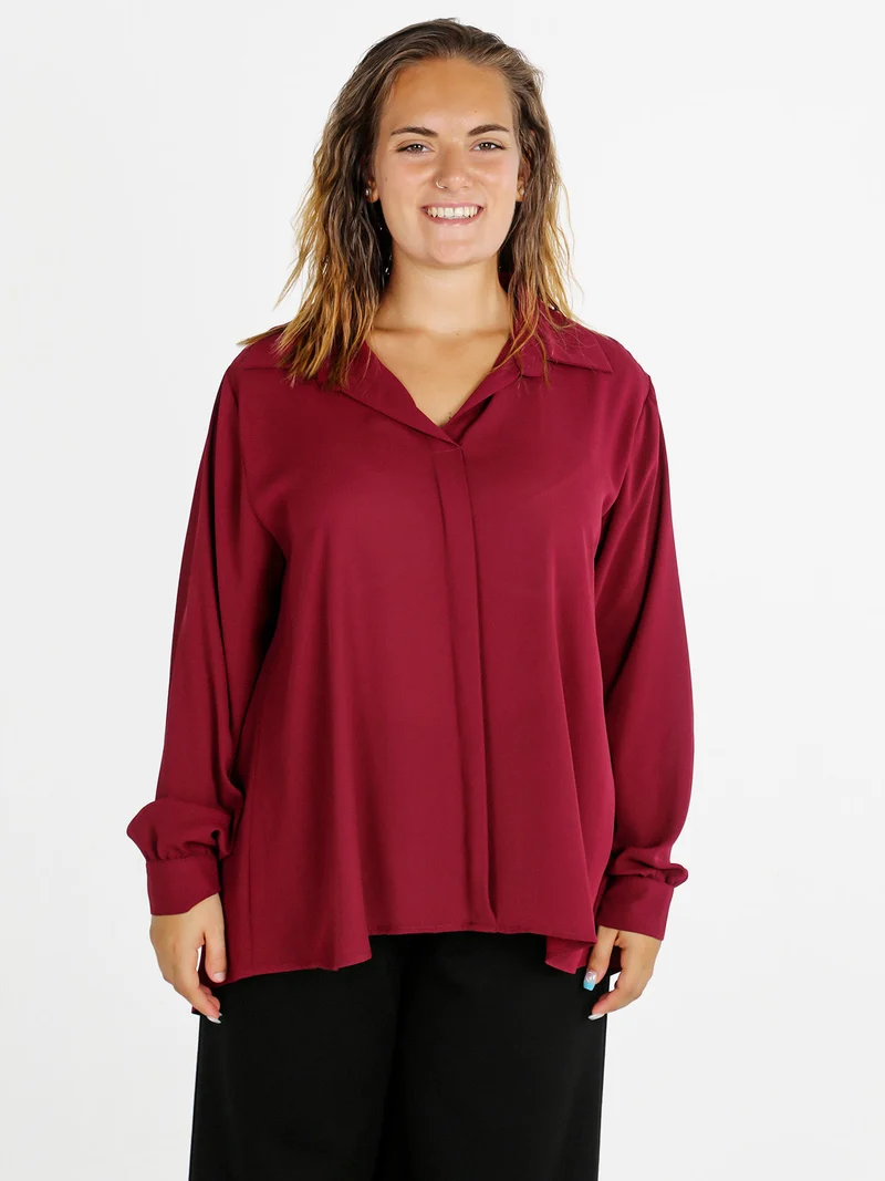 Camicia donna a maniche lunghe con scollo a V linea curvy - bordeaux