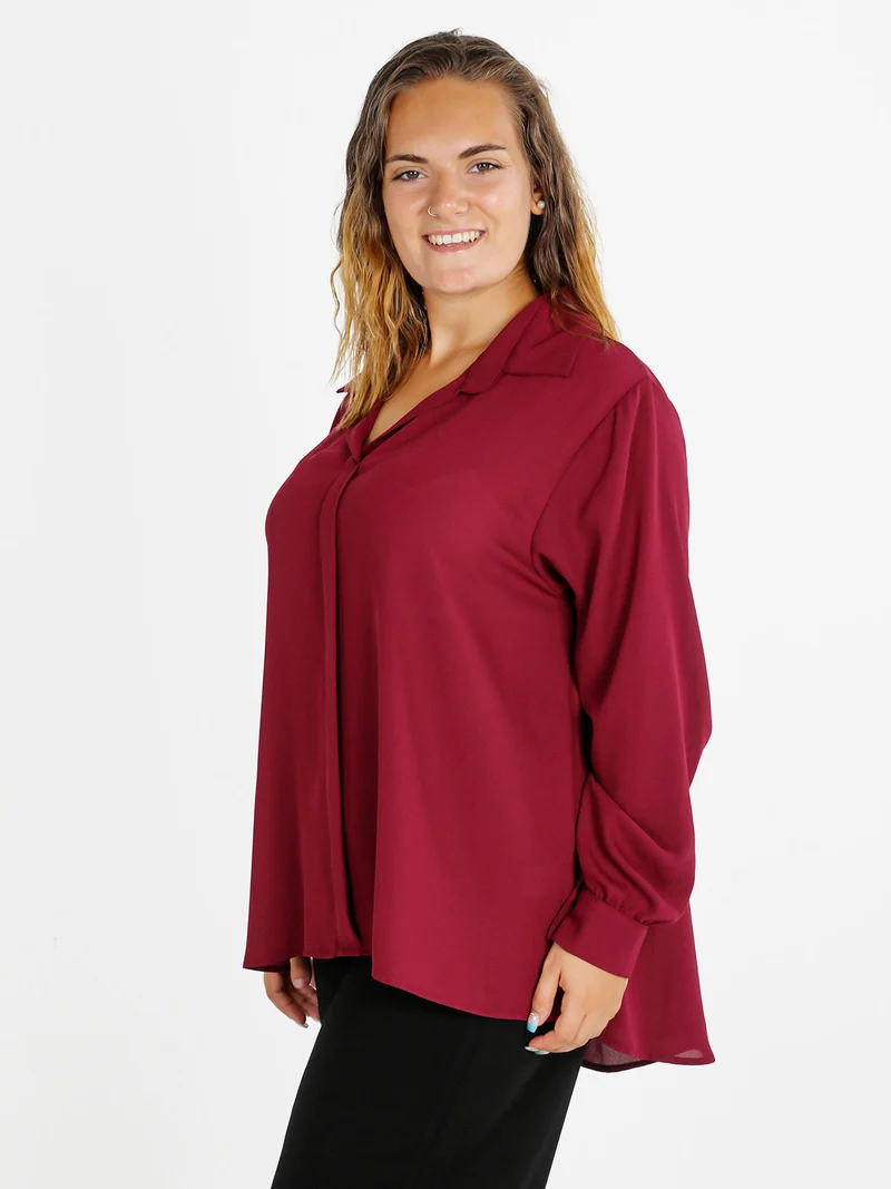 Camicia donna a maniche lunghe con scollo a V linea curvy - bordeaux