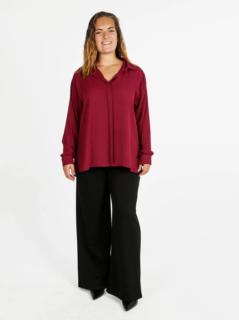 Camicia donna a maniche lunghe con scollo a V linea curvy - bordeaux