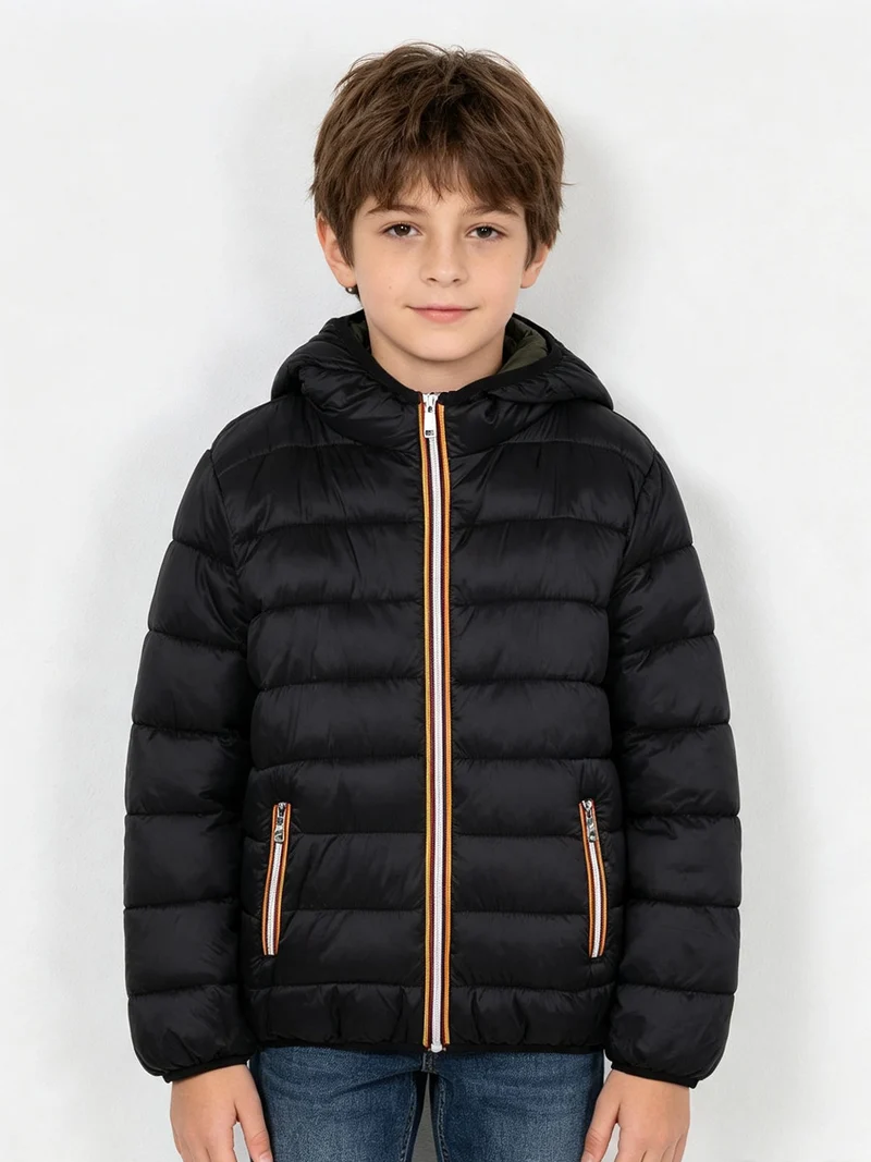 Piumino da ragazzo con cappuccio - nero