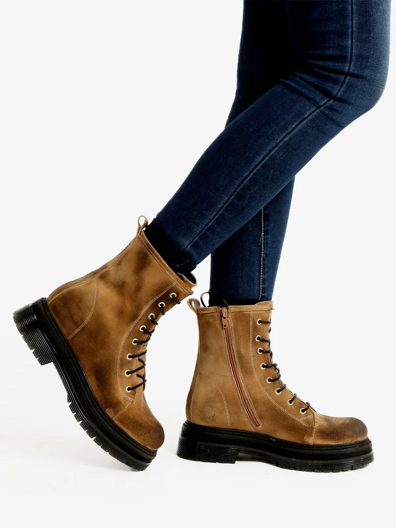 Anfibi in pelle scamosciata donna con plateau - cuoio
